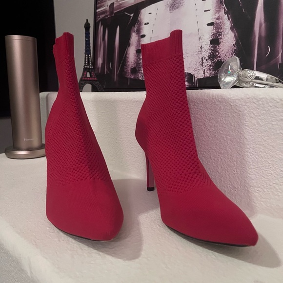 Red high heel boots by Mia. - Picture 2 of 6